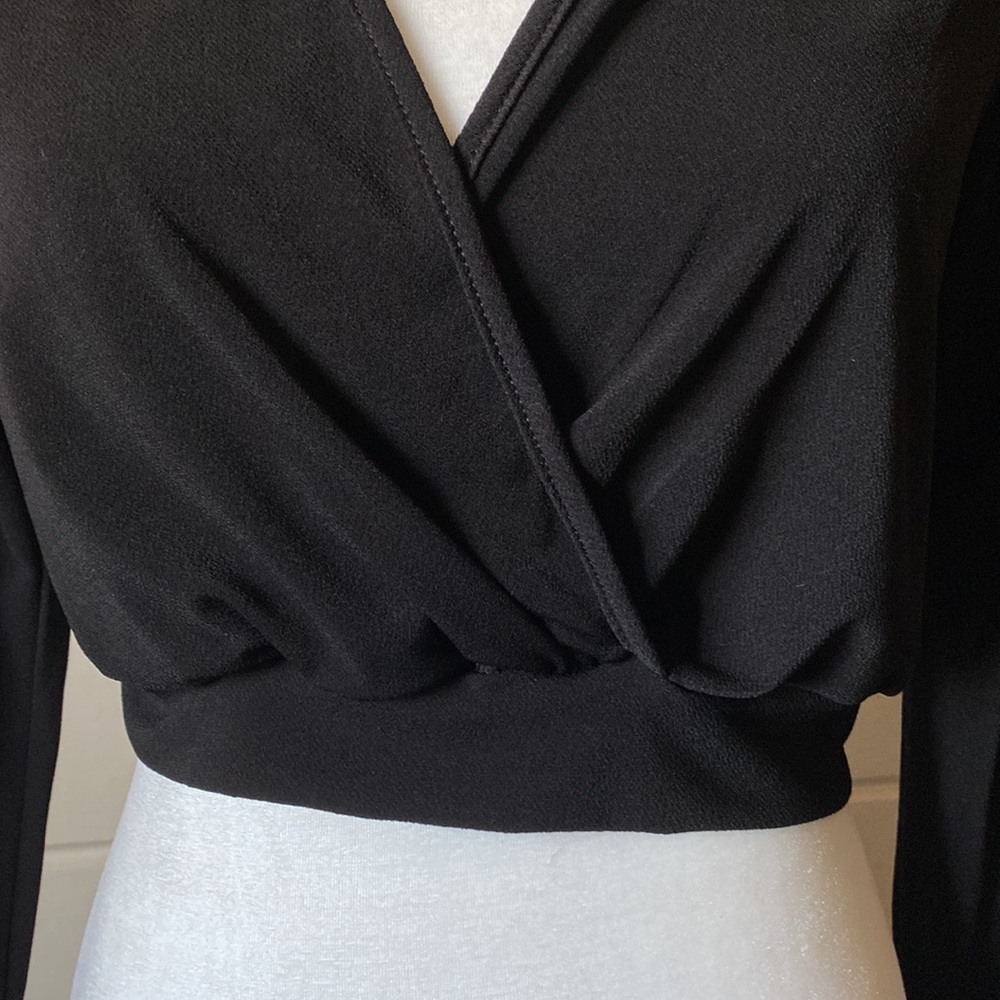 Long Sleeve Cropped Top Size Medium - Picture 4 of 5